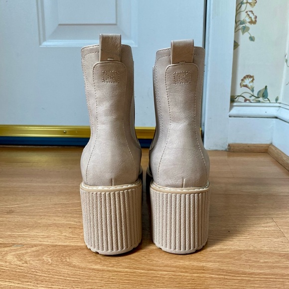 DV by Dolce Vita Darcel Lug Danda Chelsea Chunky Ankle Boot Stone Women’s Size 8 - Picture 4 of 14